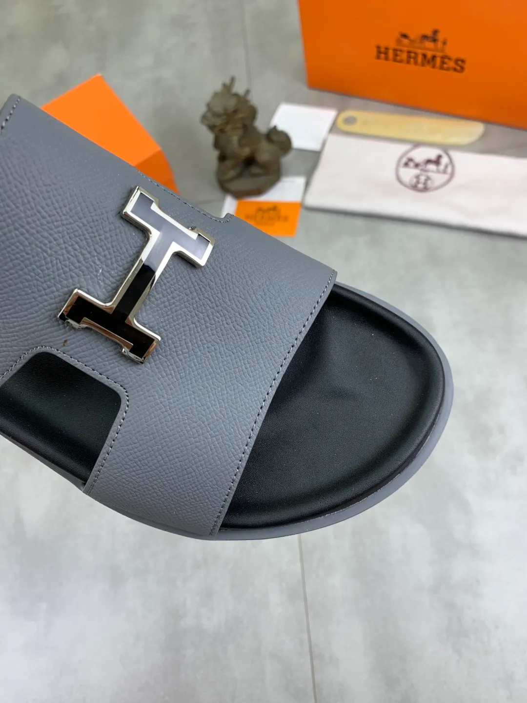 Men's shoes 💰P440 New [HERMES] high-end quality new Hermès slippers, made of imported calfskin, wear-resistant and non-slip rubber outsole. Fashionable and elegant code number: 39-44 (38 45 46 customized)